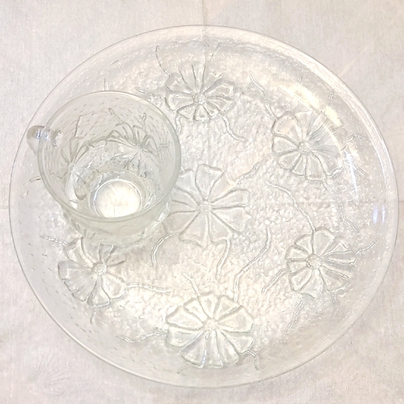 Vintage Rain Flower Clear Floral Glass Plate and Cup Set of 4 - Picture 2 of 7